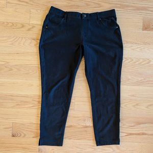 Black Hue Capri Jeggings - Size Large